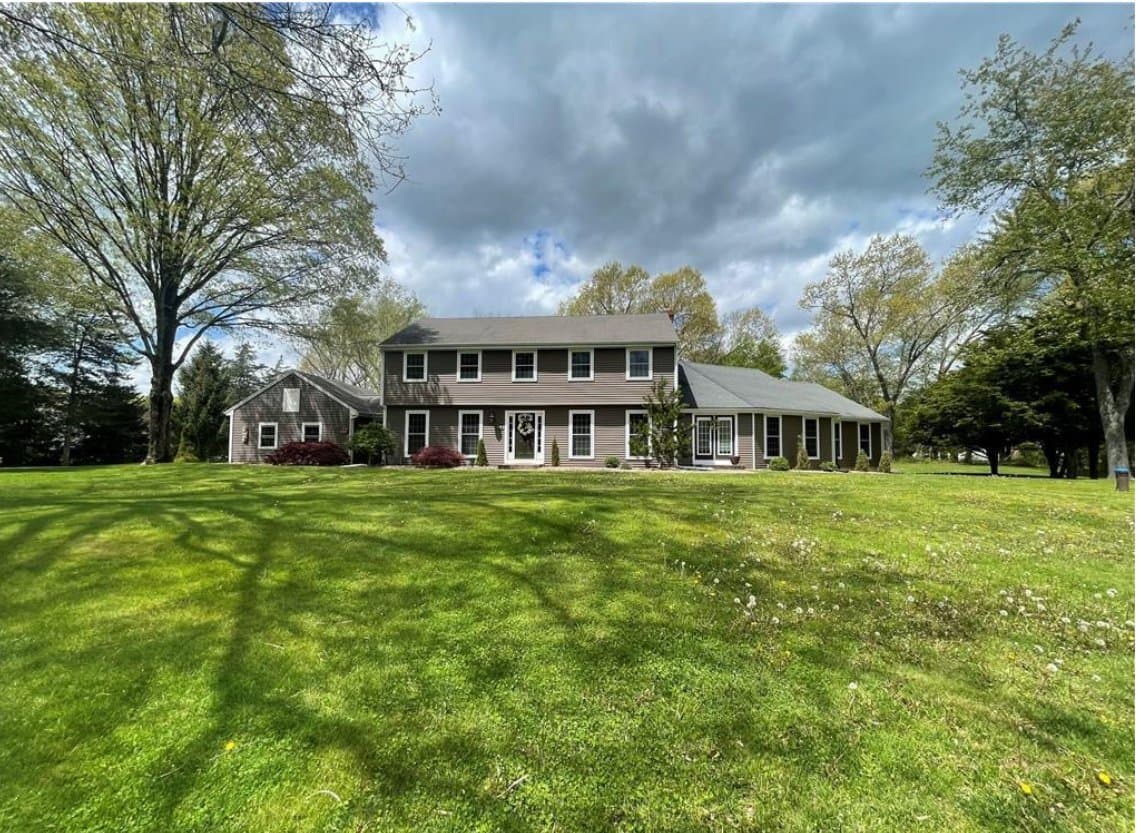122 Metacomet Dr. Berlin, CT